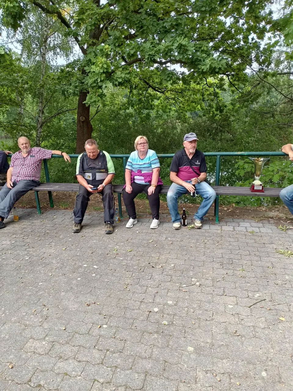 Seniorenangeln am Gewässer Klinker