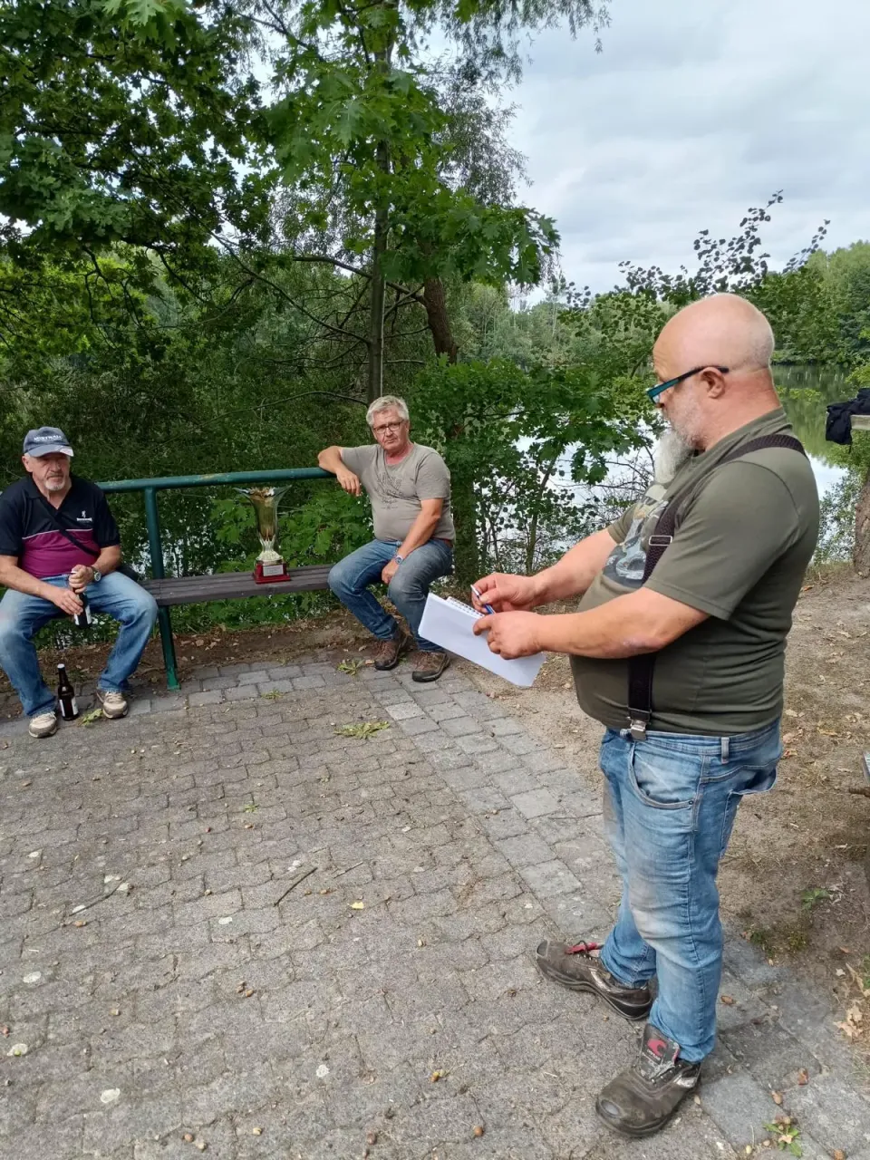 Seniorenangeln am Gewässer Klinker