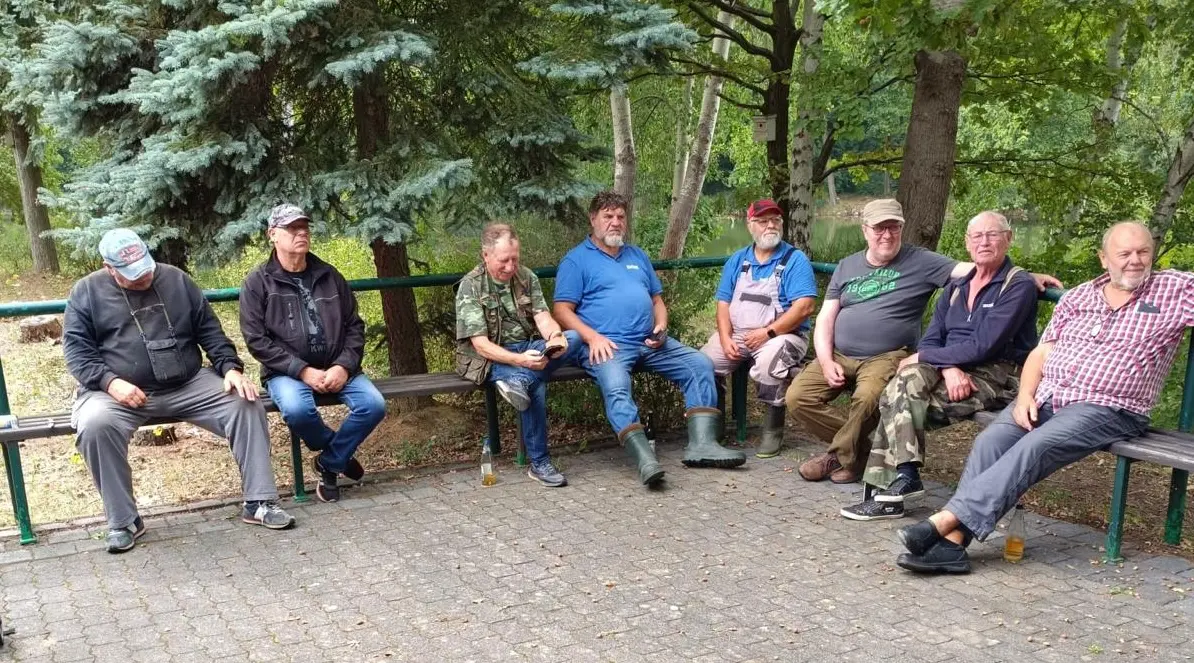 Seniorenangeln am Gewässer Klinker